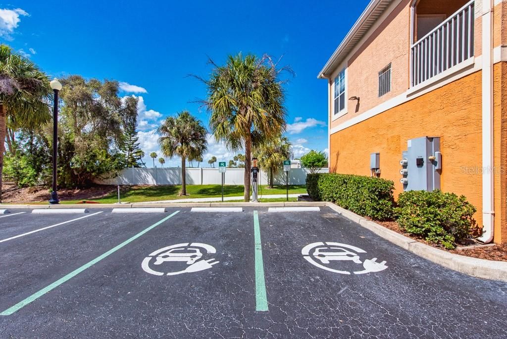 合同活跃: $195,000 (1 贝兹, 1 浴室, 654 平方英尺)