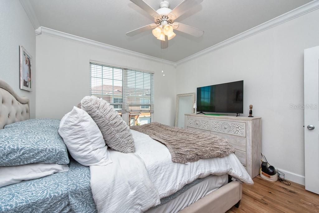 合同活跃: $195,000 (1 贝兹, 1 浴室, 654 平方英尺)