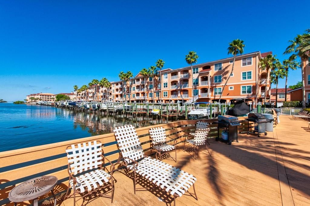 合同活跃: $195,000 (1 贝兹, 1 浴室, 654 平方英尺)