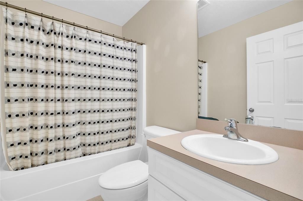 На продажу: $299,000 (3 спален, 2 ванн, 1324 Квадратных фут)