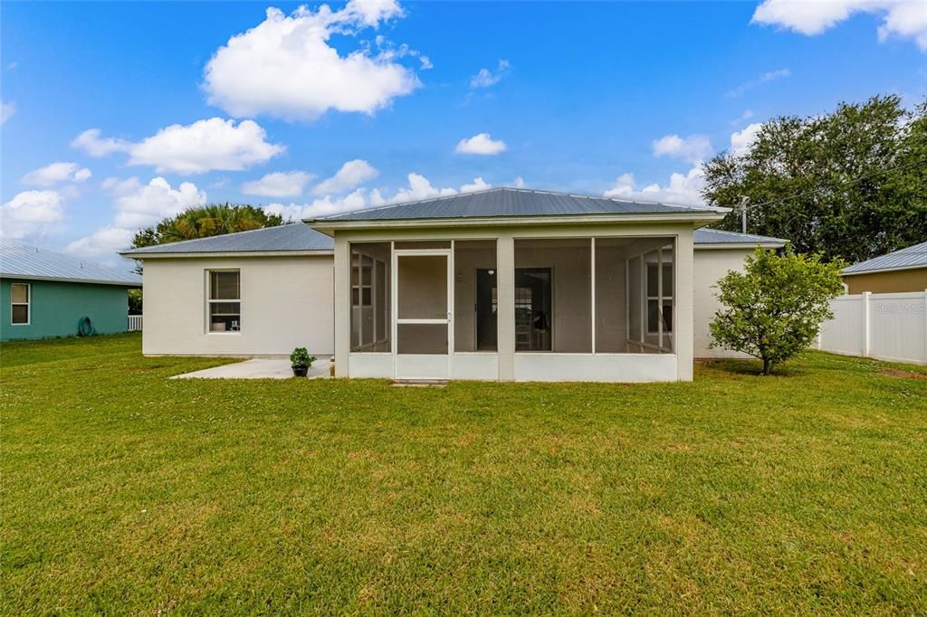 На продажу: $299,000 (3 спален, 2 ванн, 1324 Квадратных фут)