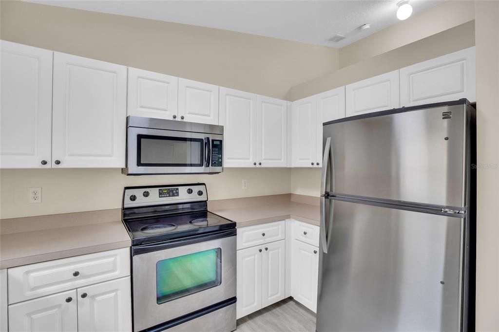 На продажу: $299,000 (3 спален, 2 ванн, 1324 Квадратных фут)