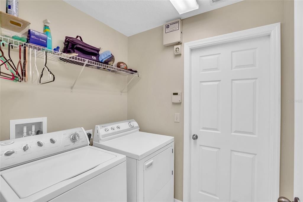 На продажу: $299,000 (3 спален, 2 ванн, 1324 Квадратных фут)