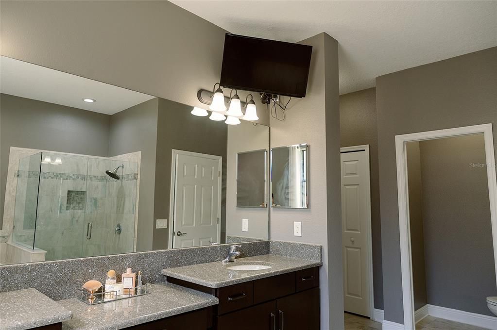 На продажу: $829,900 (5 спален, 3 ванн, 4242 Квадратных фут)