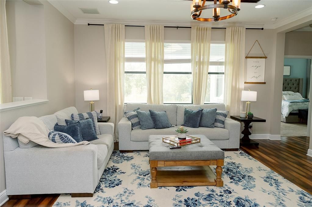 На продажу: $829,900 (5 спален, 3 ванн, 4242 Квадратных фут)