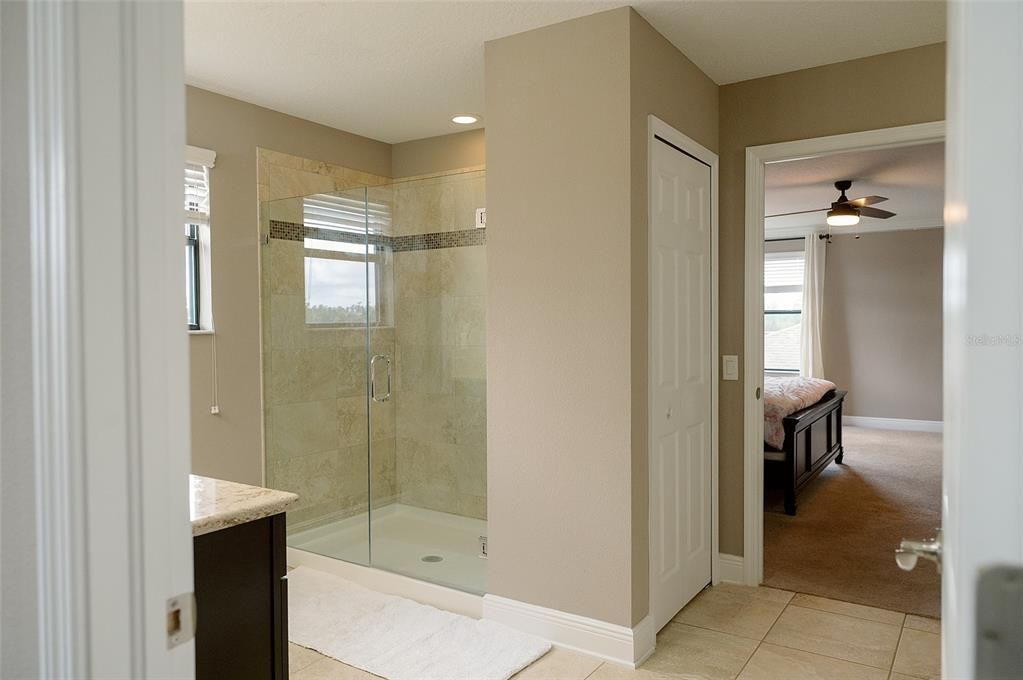 На продажу: $829,900 (5 спален, 3 ванн, 4242 Квадратных фут)