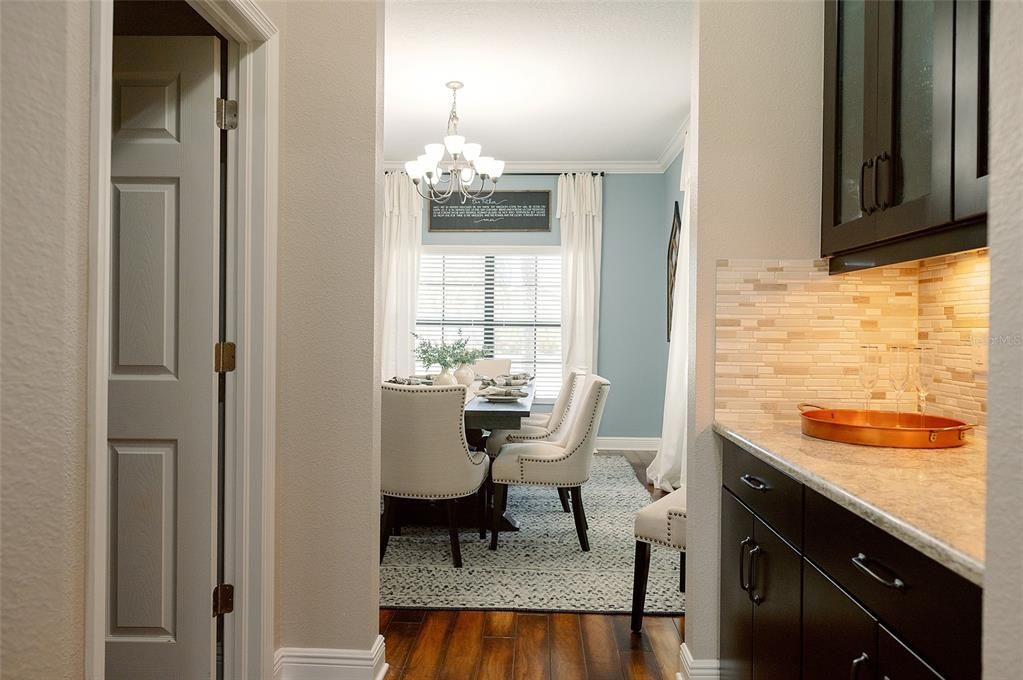 На продажу: $829,900 (5 спален, 3 ванн, 4242 Квадратных фут)