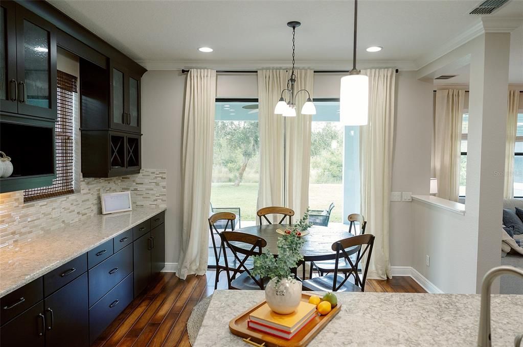 На продажу: $829,900 (5 спален, 3 ванн, 4242 Квадратных фут)