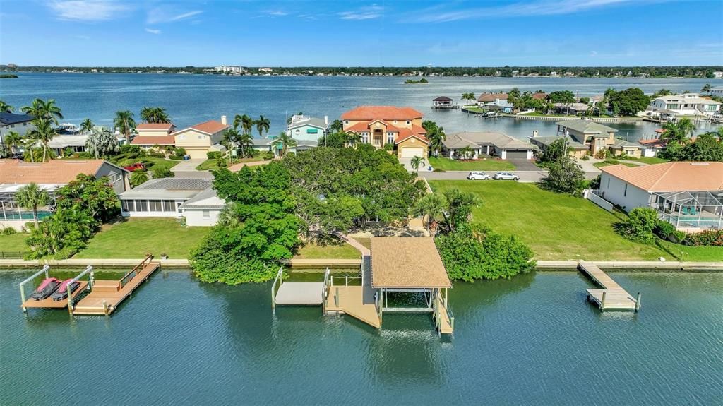 Active With Contract: $1,700,000 (3 beds, 2 baths, 2366 Square Feet)