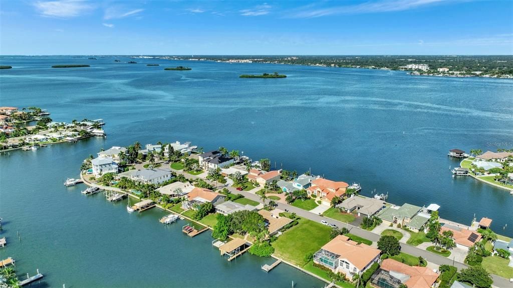 Active With Contract: $1,700,000 (3 beds, 2 baths, 2366 Square Feet)