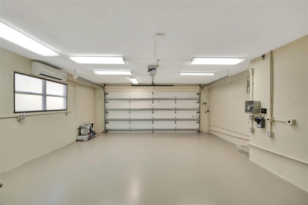 Active With Contract: $1,700,000 (3 beds, 2 baths, 2366 Square Feet)