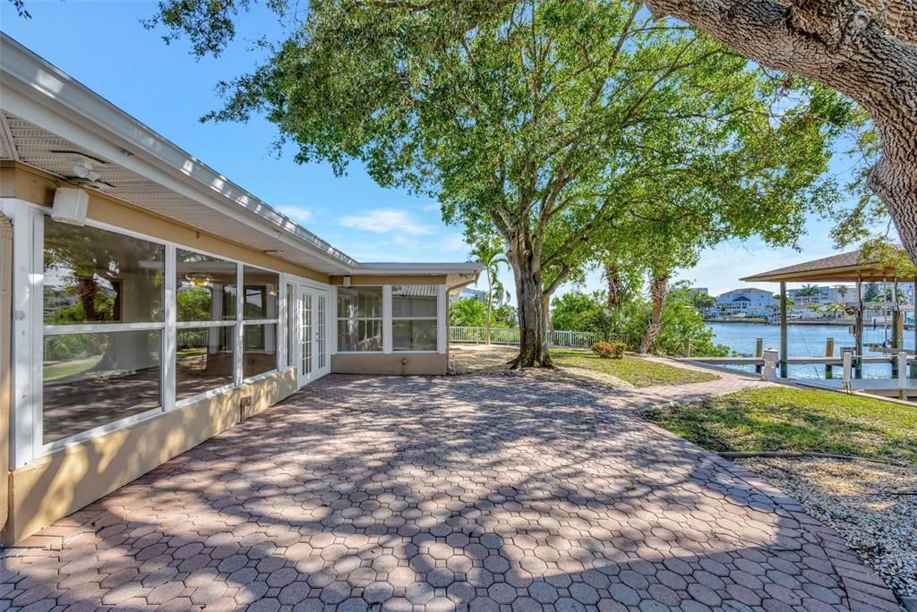 Active With Contract: $1,700,000 (3 beds, 2 baths, 2366 Square Feet)