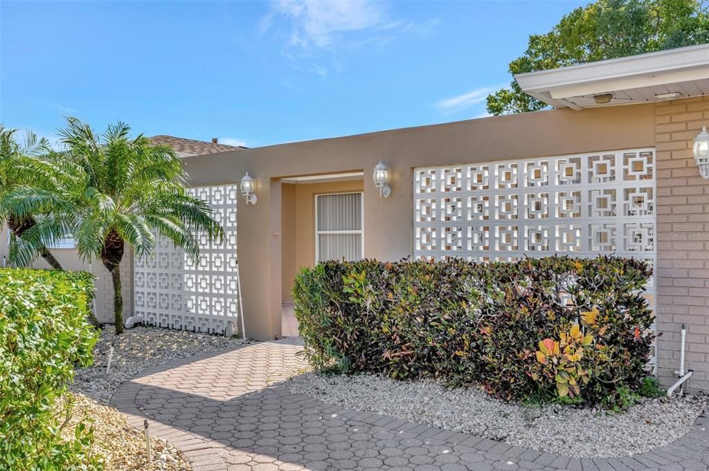 Active With Contract: $1,700,000 (3 beds, 2 baths, 2366 Square Feet)