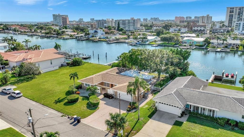 Active With Contract: $1,700,000 (3 beds, 2 baths, 2366 Square Feet)