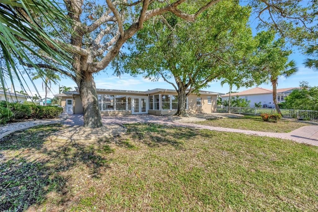 Active With Contract: $1,700,000 (3 beds, 2 baths, 2366 Square Feet)