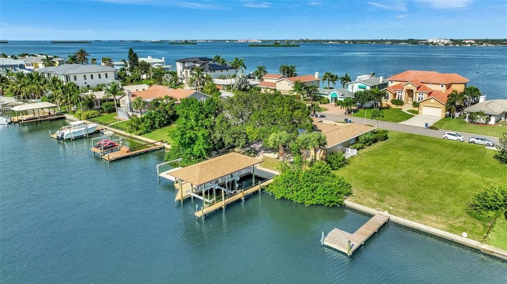 Active With Contract: $1,700,000 (3 beds, 2 baths, 2366 Square Feet)