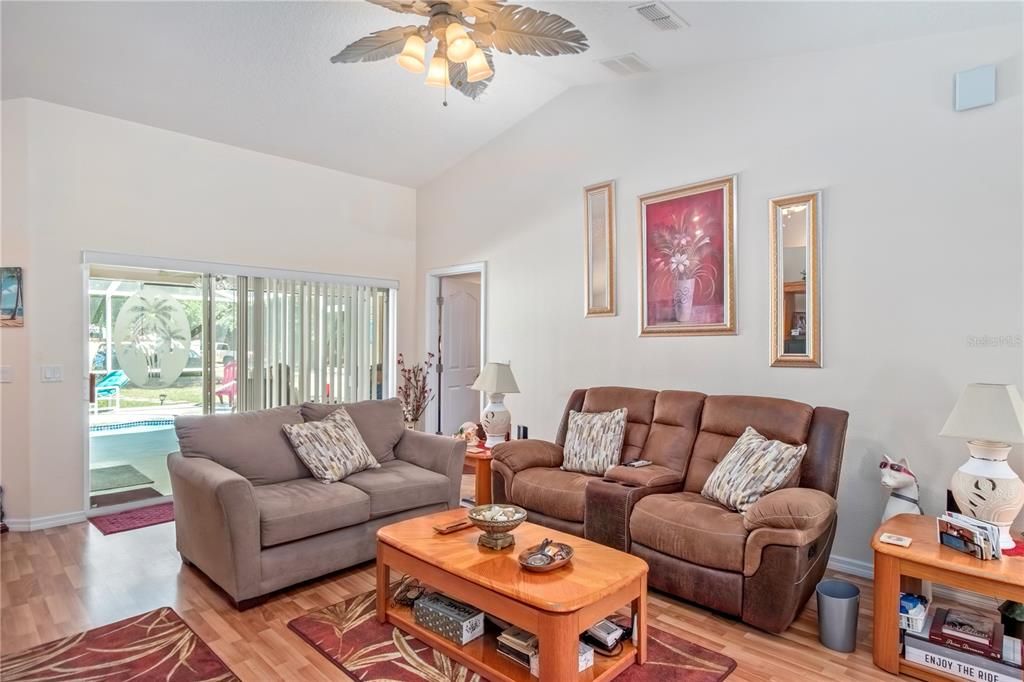 En Venta: $385,000 (3 camas, 2 baños, 1602 Pies cuadrados)