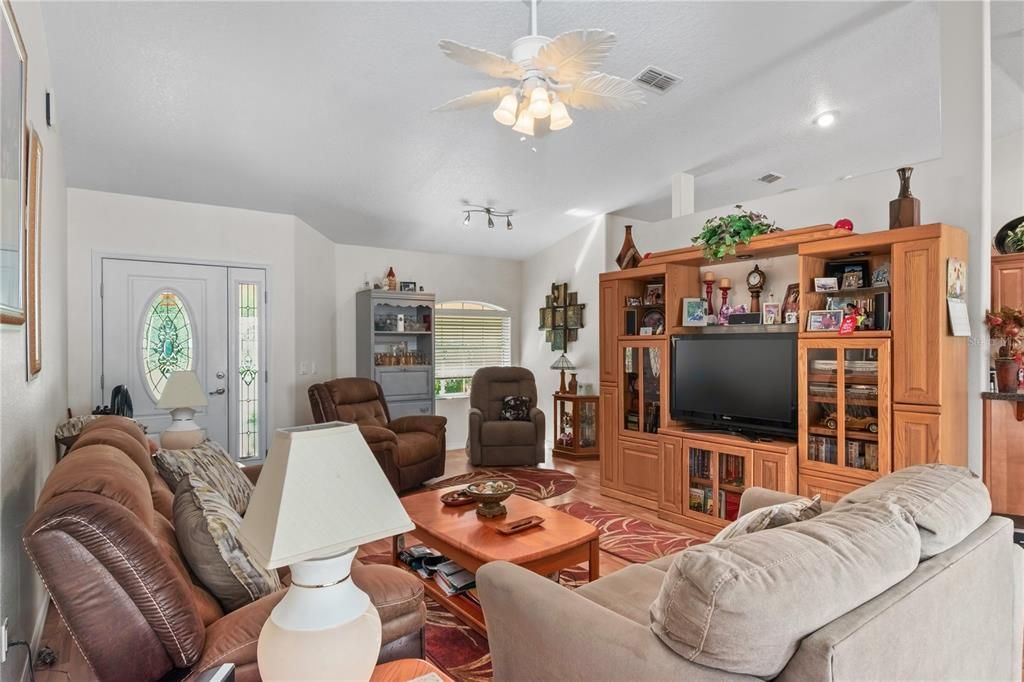 En Venta: $385,000 (3 camas, 2 baños, 1602 Pies cuadrados)