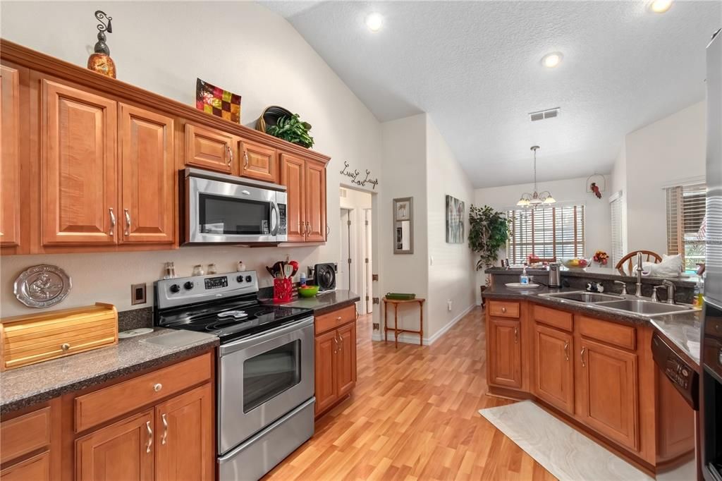 En Venta: $385,000 (3 camas, 2 baños, 1602 Pies cuadrados)