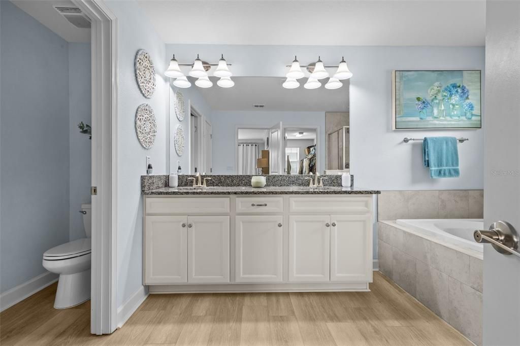 Active With Contract: $545,000 (4 beds, 2 baths, 2334 Square Feet)