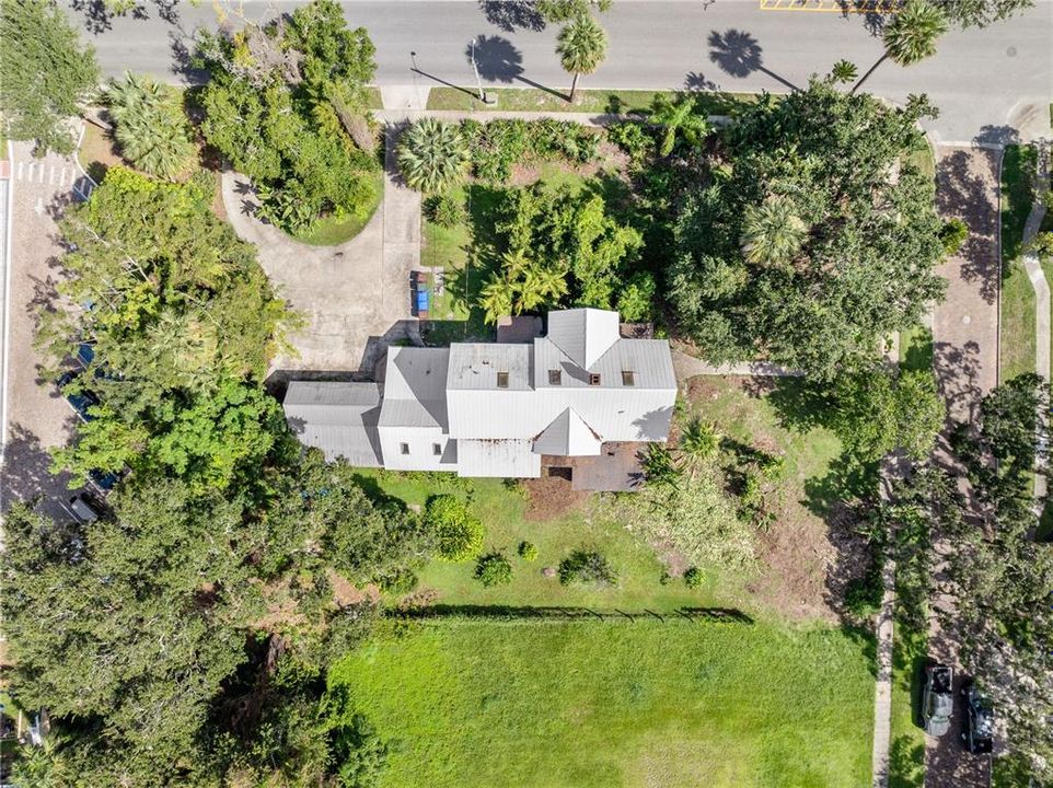 Под контрактом: $399,900 (4 спален, 2 ванн, 4156 Квадратных фут)