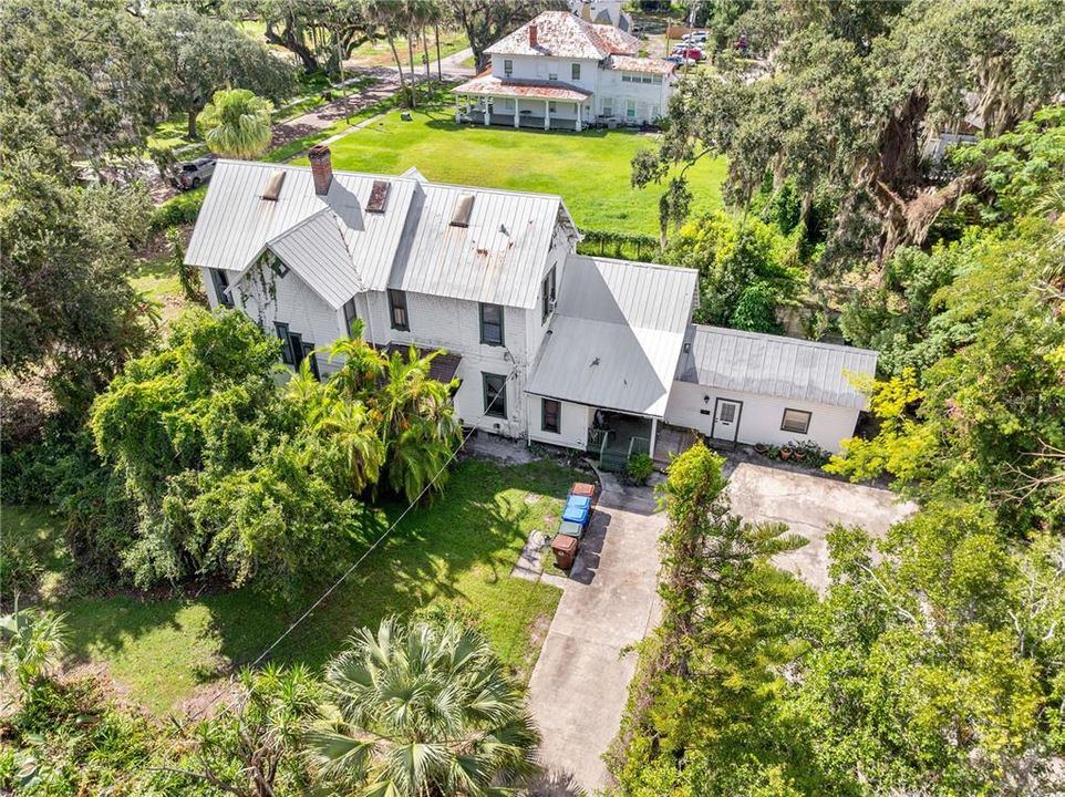 Под контрактом: $399,900 (4 спален, 2 ванн, 4156 Квадратных фут)