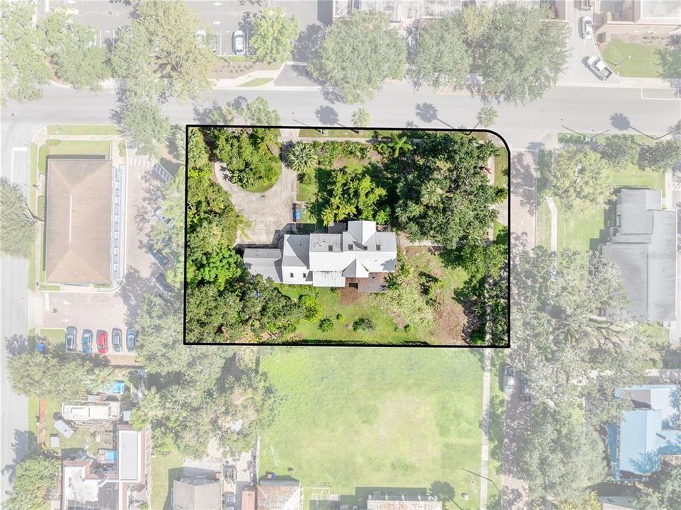 Под контрактом: $399,900 (4 спален, 2 ванн, 4156 Квадратных фут)