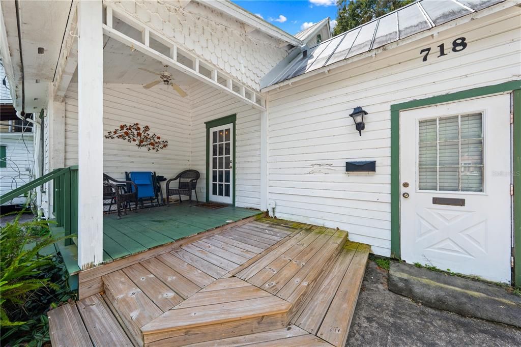 Под контрактом: $399,900 (4 спален, 2 ванн, 4156 Квадратных фут)