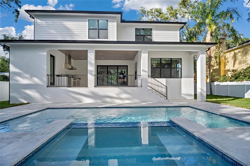 Под контрактом: $2,149,000 (5 спален, 4 ванн, 4152 Квадратных фут)