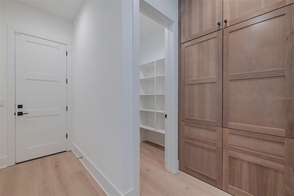 Под контрактом: $2,149,000 (5 спален, 4 ванн, 4152 Квадратных фут)