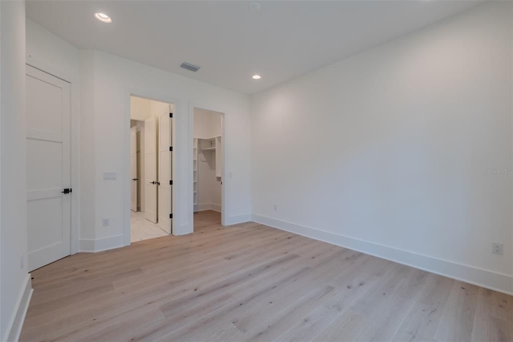 Под контрактом: $2,149,000 (5 спален, 4 ванн, 4152 Квадратных фут)