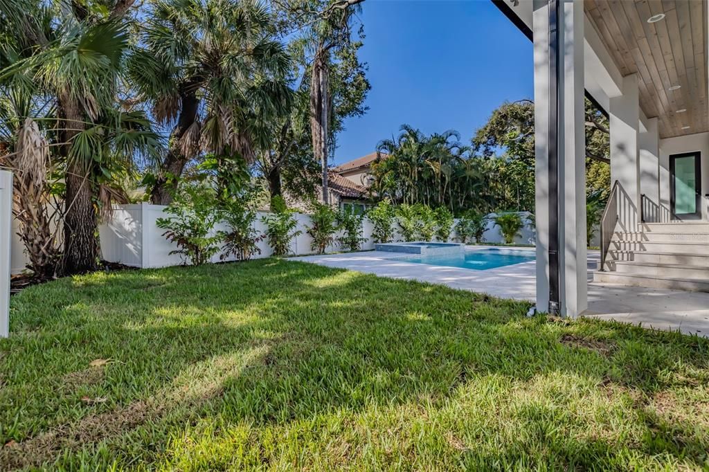 Под контрактом: $2,149,000 (5 спален, 4 ванн, 4152 Квадратных фут)