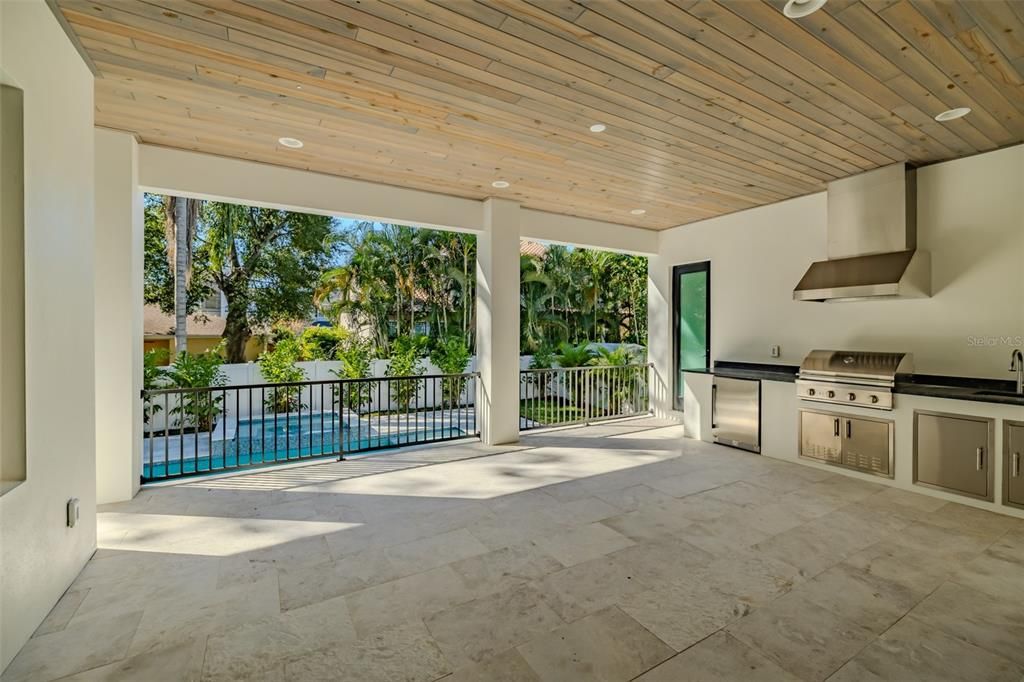 Под контрактом: $2,149,000 (5 спален, 4 ванн, 4152 Квадратных фут)