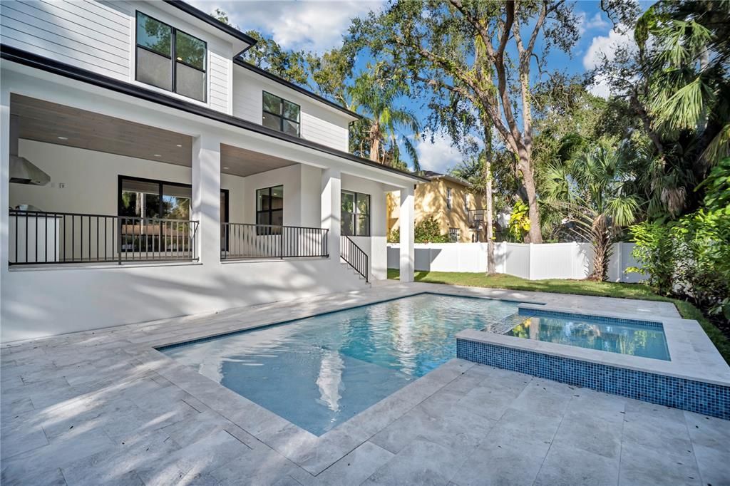 Под контрактом: $2,149,000 (5 спален, 4 ванн, 4152 Квадратных фут)