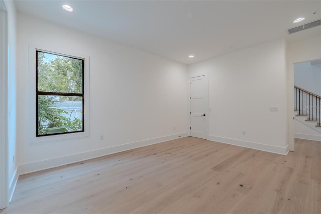 Под контрактом: $2,149,000 (5 спален, 4 ванн, 4152 Квадратных фут)