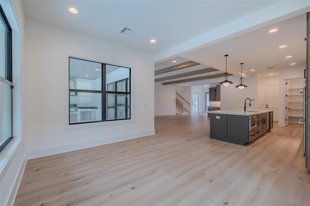 Под контрактом: $2,149,000 (5 спален, 4 ванн, 4152 Квадратных фут)