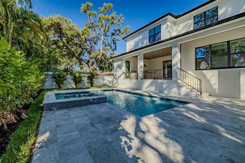 Под контрактом: $2,149,000 (5 спален, 4 ванн, 4152 Квадратных фут)