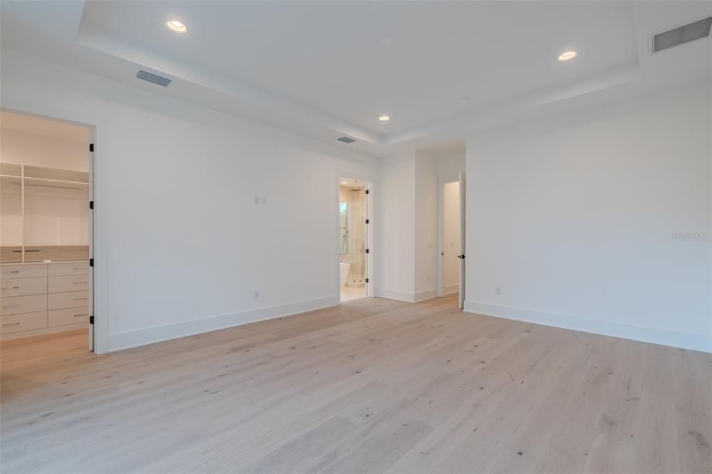 Под контрактом: $2,149,000 (5 спален, 4 ванн, 4152 Квадратных фут)