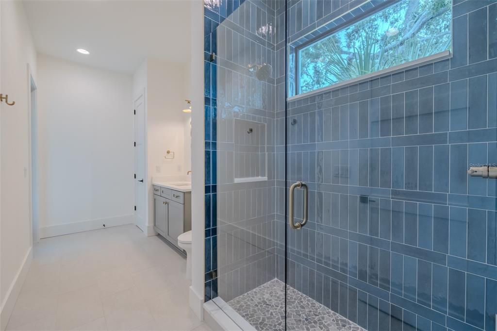 Под контрактом: $2,149,000 (5 спален, 4 ванн, 4152 Квадратных фут)