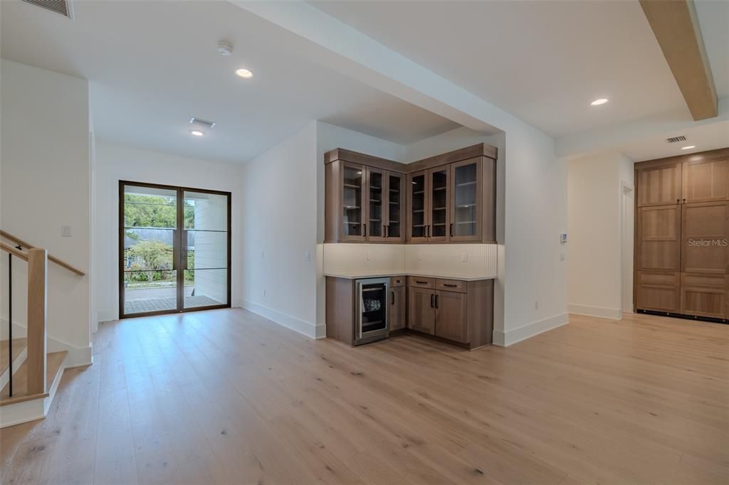 Под контрактом: $2,149,000 (5 спален, 4 ванн, 4152 Квадратных фут)