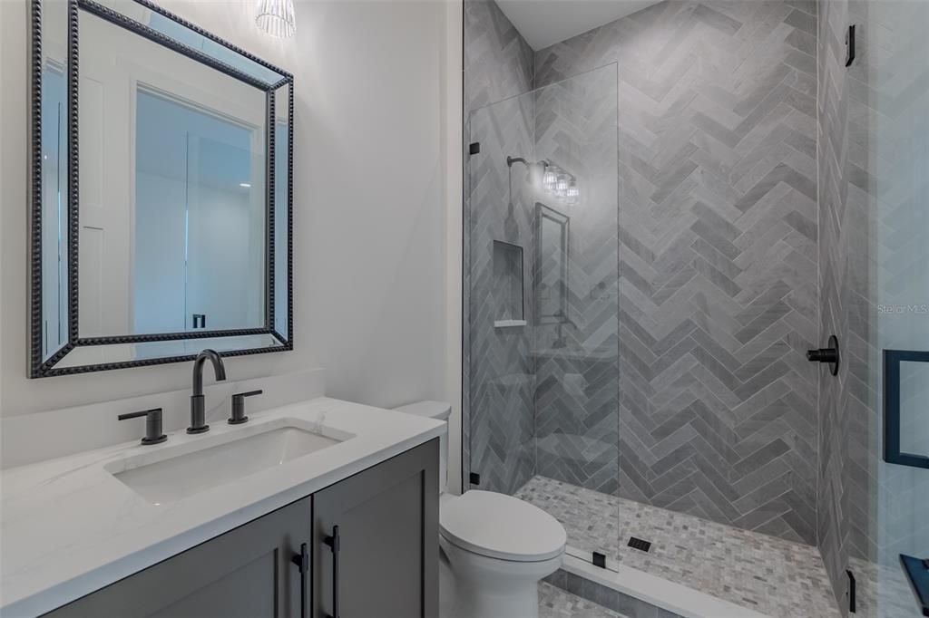 Под контрактом: $2,149,000 (5 спален, 4 ванн, 4152 Квадратных фут)