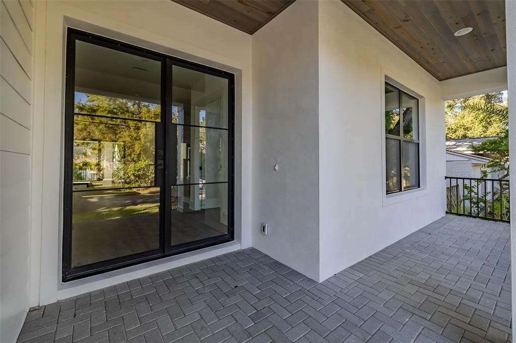 Под контрактом: $2,149,000 (5 спален, 4 ванн, 4152 Квадратных фут)