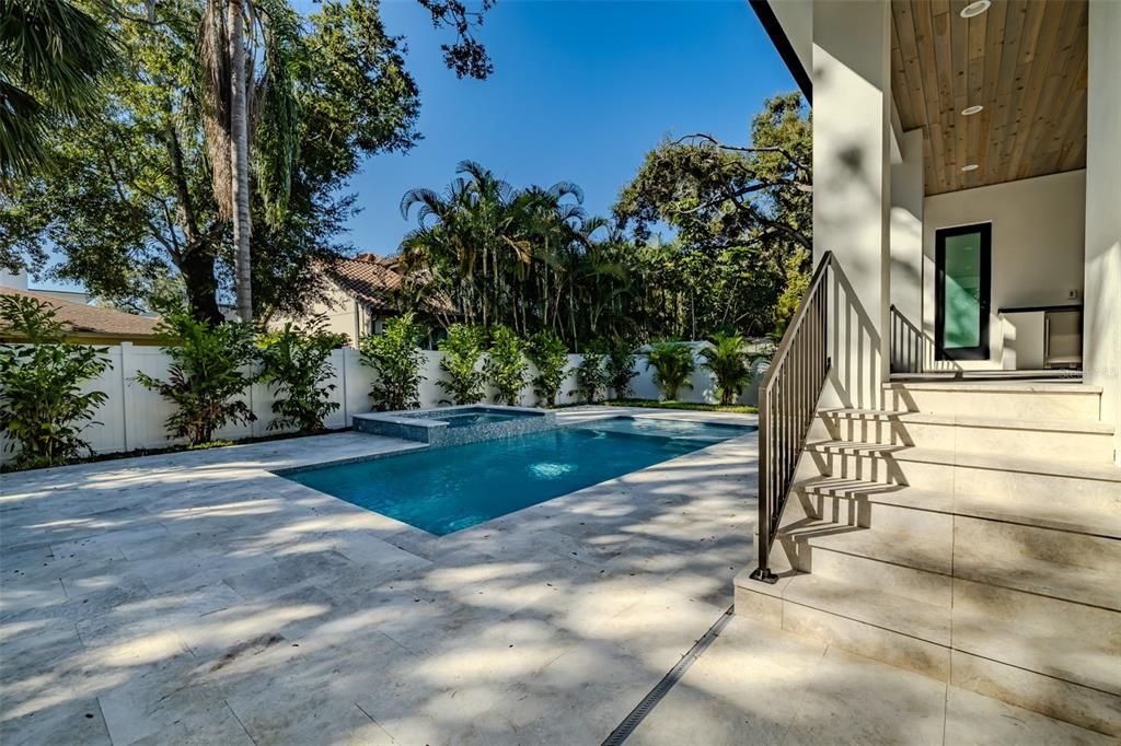 Под контрактом: $2,149,000 (5 спален, 4 ванн, 4152 Квадратных фут)