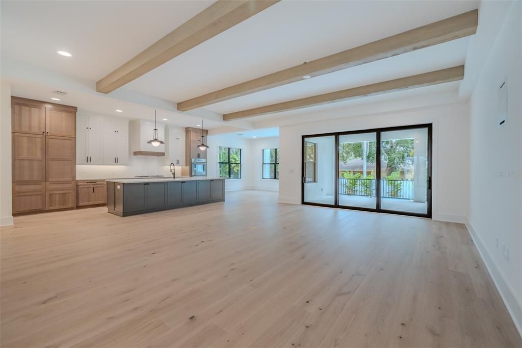 Под контрактом: $2,149,000 (5 спален, 4 ванн, 4152 Квадратных фут)