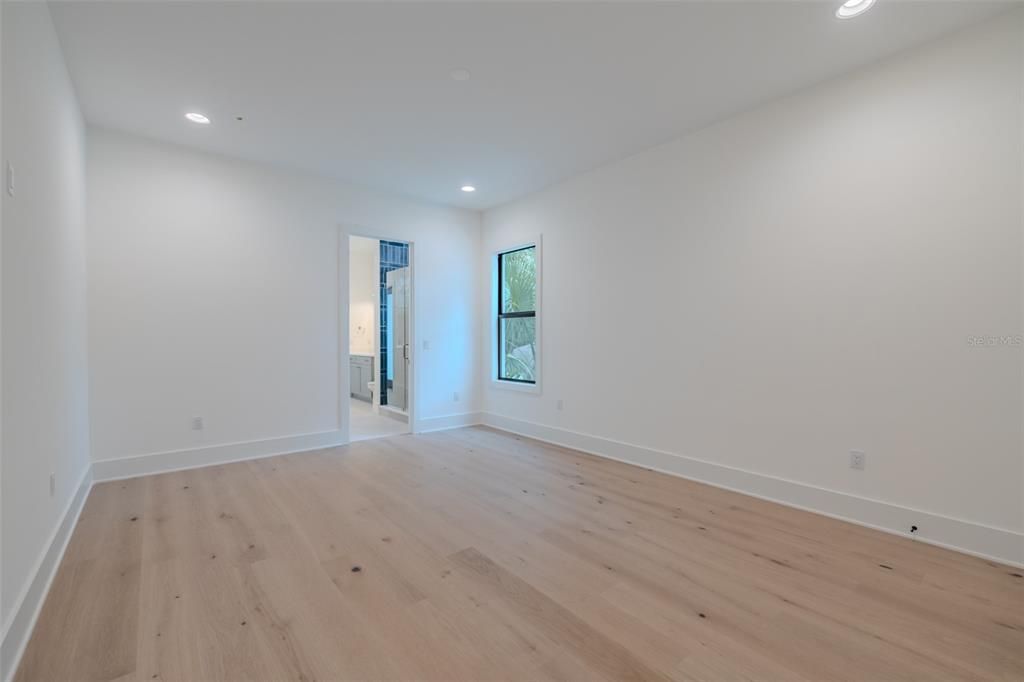 Под контрактом: $2,149,000 (5 спален, 4 ванн, 4152 Квадратных фут)