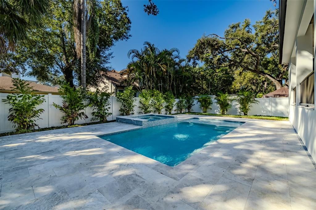 Под контрактом: $2,149,000 (5 спален, 4 ванн, 4152 Квадратных фут)