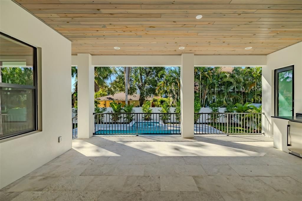 Под контрактом: $2,149,000 (5 спален, 4 ванн, 4152 Квадратных фут)