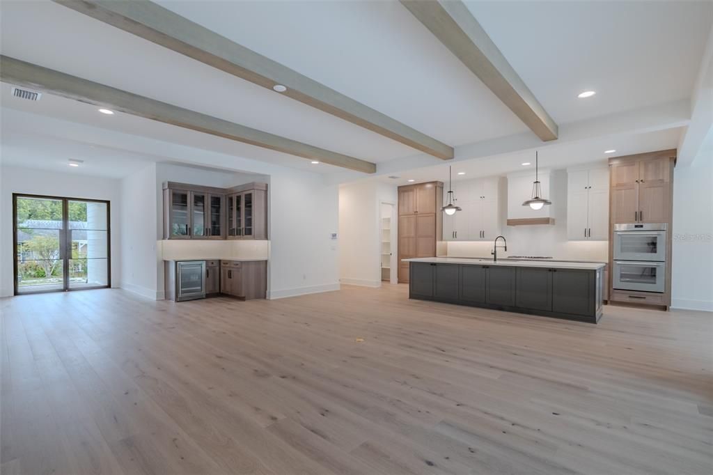 Под контрактом: $2,149,000 (5 спален, 4 ванн, 4152 Квадратных фут)