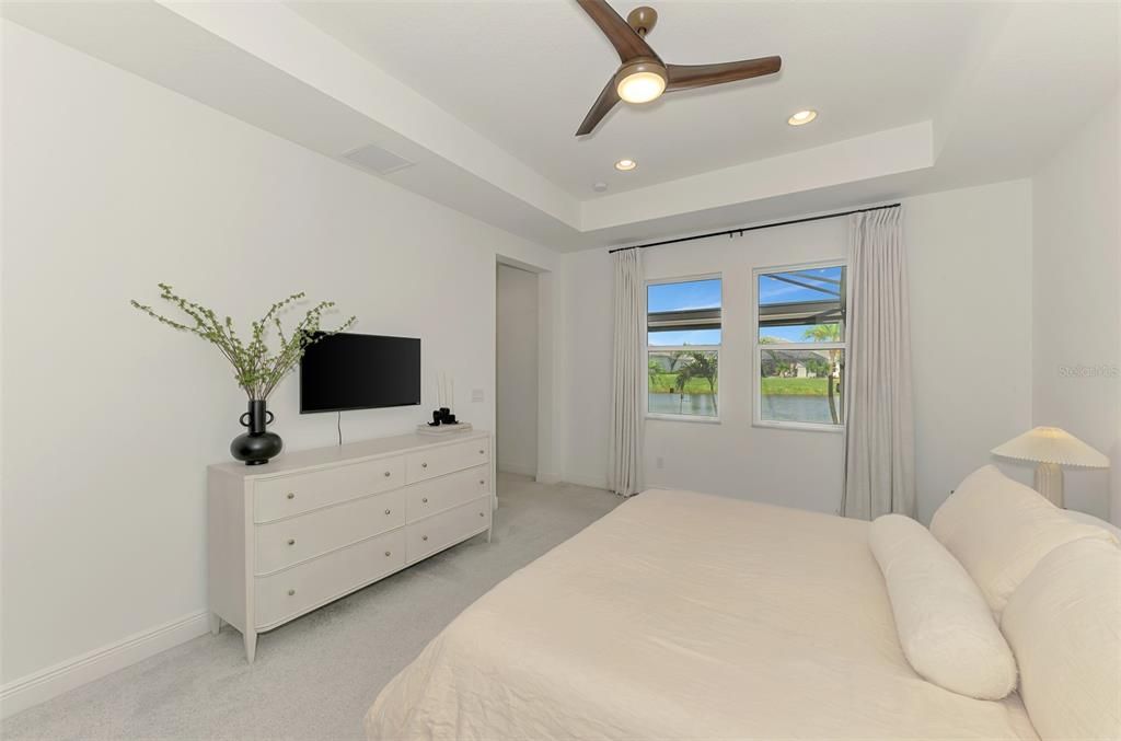 合同活跃: $700,000 (3 贝兹, 2 浴室, 2336 平方英尺)