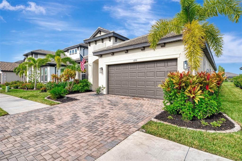 合同活跃: $700,000 (3 贝兹, 2 浴室, 2336 平方英尺)